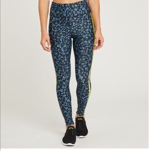 soulcycle Pants - Soul By SoulCycle Floral Tight With Side Stripe soulcycle Pants - Soul By SoulCycle Floral Tight With Side Stripe